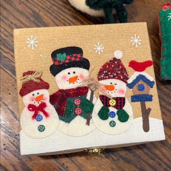 Bundle of Festive Holiday Decor - Picture 9 of 10